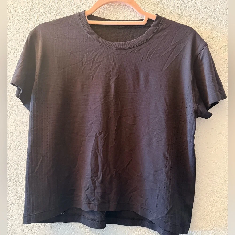 LULULEMON Black Crop Relaxed Short Sleeve Shirt Women’s Size Small‎ / Medium